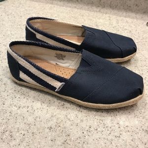 { TOM’s navy blue canvas shoes }